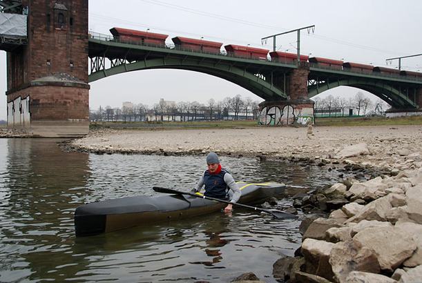 Der Rhein führt Niedrigwasser