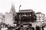 <span class="bu">Das kriegszerstörte Reiterdenkmal, Fotografie 