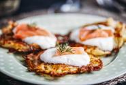 reibekuchen-lachs-imago0077958738-westend61-1200x680.jpg