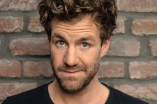 Luke_Mockridge_Pressebild1_Trippy.jpg