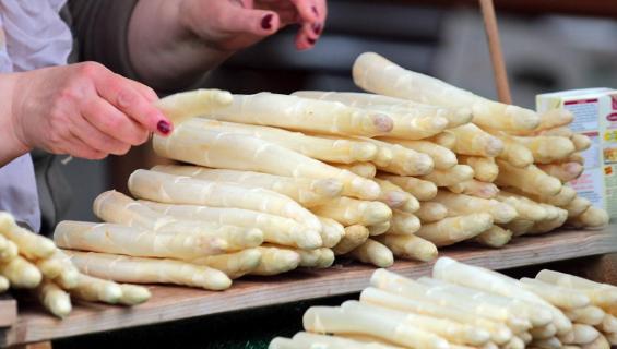 spargel-kaufen_imago70487376_ralph-peters_1200.jpg spargel-kaufen_imago70487376_ralph-peters_1200.jpg