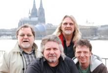 Freuen sich auf das Konzert mit Dom-Blick am 9. Mai: Klaus Lage (von links), Tommy Engel, Jürgen Fritz und Purple Schulz (Foto: Sebastian Reichert) Freuen sich auf das Konzert mit Dom-Blick am 9. Mai: Klaus Lage (von links), Tommy Engel, Jürgen Fritz und Purple Schulz (Foto: Sebastian Reichert)