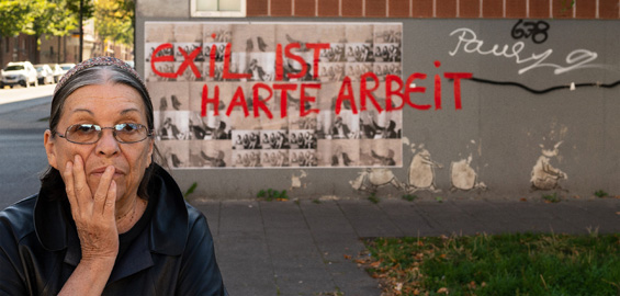 Nil Yalter. Exile Is a Hard Job / Walls, 2018 Acryl auf Offset-Druck im öffentlichen Raum Vietorstraße, Köln, Kalk © Nil Yalter (Foto: Henning Krause) Nil Yalter. Exile Is a Hard Job / Walls, 2018 Acryl auf Offset-Druck im öffentlichen Raum Vietorstraße, Köln, Kalk © Nil Yalter (Foto: Henning Krause)