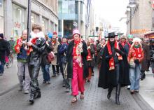 Demonstration durch die Innenstadt Bekannte Künstler aus Köln protestierten gegen den Neubau des Schauspielhauses (Foto: R. Gasper)