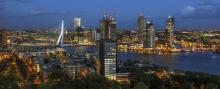 Nächtliches Panorama vom Euromast-Tower. (Foto: Mlefter via Wikimedia Commons)