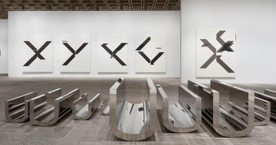 Installationsansicht Wade Guyton: OS, Whitney Museum of American Art, New York 2012 © Wade Guyton, Foto: Ron Amstutz Installationsansicht Wade Guyton: OS, Whitney Museum of American Art, New York 2012 © Wade Guyton, Foto: Ron Amstutz