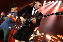 Brian Johnson (li.) und Angus Young: Beide verhelfen AC/DC zu ihrem unnachahmlichen Sound. (Foto: ddp) Brian Johnson (li.) und Angus Young: Beide verhelfen AC/DC zu ihrem unnachahmlichen Sound. (Foto: ddp)