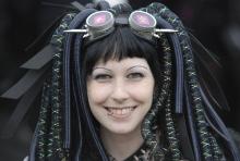 Besucherin des Amphi-Festivals: das richtige Outfit ist entscheidend. (Foto: Helmut Löwe)