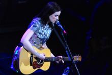 Amy Macdonald: Die Schottin braucht keine große Show, ihre große Stimme reicht aus. (Foto: Helmut Löwe) Amy Macdonald: Die Schottin braucht keine große Show, ihre große Stimme reicht aus. (Foto: Helmut Löwe)