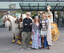 Ben Hur Live in der Lanxess-Arena : v.l.n.r.: Steward Copeland, Jantien Euwe (Esther), Sebastian Thrun (Ben Hur) (Foto: Christian Rentrop) Ben Hur Live in der Lanxess-Arena : v.l.n.r.: Steward Copeland, Jantien Euwe (Esther), Sebastian Thrun (Ben Hur) (Foto: Christian Rentrop)