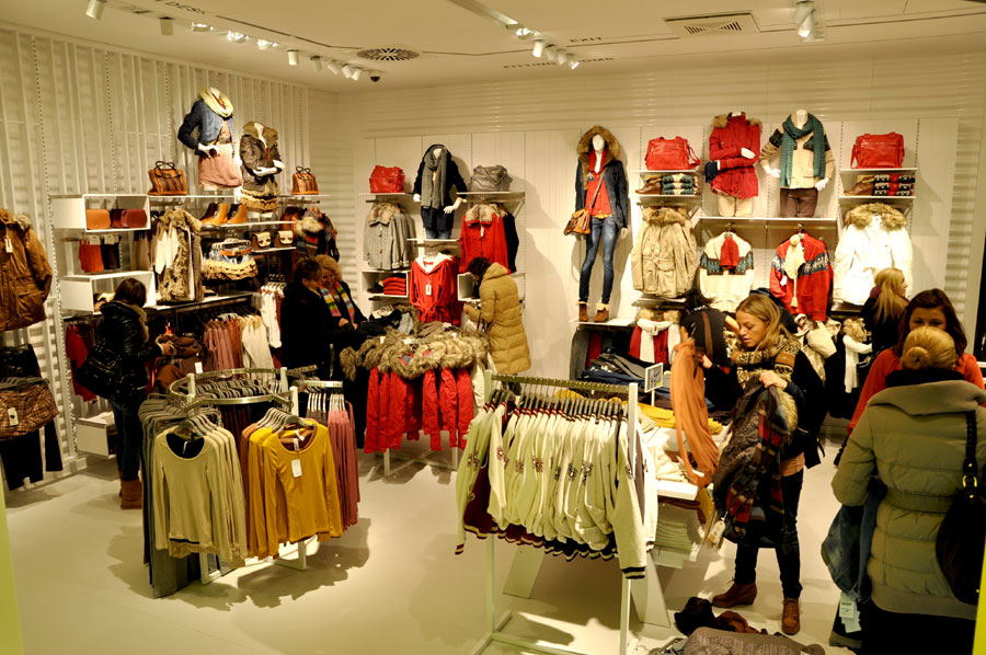 Bershka: Mitarbeiter tanzen zur Eröffnung | koeln.de