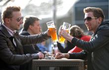 Von Freitag bis Sonntag können auf der Kölner Bierbörse im Mediapark über 500 Biersorten getestet werden. (Symbolfoto: dapd) Von Freitag bis Sonntag können auf der Kölner Bierbörse im Mediapark über 500 Biersorten getestet werden. (Symbolfoto: dapd)