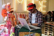 Bei der Chic Belgique kann man nicht nur shoppen, sondern auch Mini-Konzerten lauschen. (Foto: Viola Niedenhoff) Bei der Chic Belgique kann man nicht nur shoppen, sondern auch Mini-Konzerten lauschen. (Foto: Viola Niedenhoff)