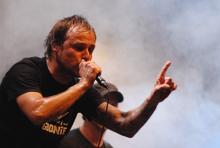 Ingo Knollmann auf dem Kölner City Festival 2009: Die kraftvolle Stimme der Donots. (Foto: Helmut Löwe) Ingo Knollmann auf dem Kölner City Festival 2009: Die kraftvolle Stimme der Donots. (Foto: Helmut Löwe)