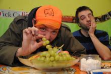 Flozze (li.) und Pensen: Als Das Pock rockt sich das Duo quer durch die Musikstile. (Foto: Helmut Löwe) Flozze (li.) und Pensen: Als Das Pock rockt sich das Duo quer durch die Musikstile. (Foto: Helmut Löwe)