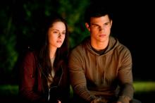 Bella Swan (Kirsten Stewart) und ihr bester Freund Jacob Black (Taylor Launter) © 2010 Concorde Filmverleih GmbH Bella Swan (Kirsten Stewart) und ihr bester Freund Jacob Black (Taylor Launter) © 2010 Concorde Filmverleih GmbH