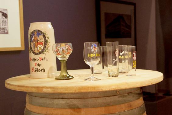 Einst gab es im Eigelstein-Viertel 18 Brauereien, heute nur noch Gaffel. Aus der Ausstellung "Eigelstein" im Stadtmuseum. Foto: Jürgen Schön