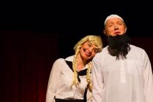 Passen irgendwie zusammen: blonde deutsche Neo-Nazi-Arierin (Mieke Stoffelen) und Salafisten-Konvertit (Christoph Stubbe) aus Frechen. @ Rudolf Wichert / Fatal banal Passen irgendwie zusammen: blonde deutsche Neo-Nazi-Arierin (Mieke Stoffelen) und Salafisten-Konvertit (Christoph Stubbe) aus Frechen. @ Rudolf Wichert / Fatal banal
