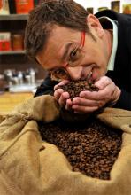 Hat eine feine Nase für guten Kaffee: Deutschlands erster Kaffee-Sommelier Michael Gliss aus Köln (Foto: red) Hat eine feine Nase für guten Kaffee: Deutschlands erster Kaffee-Sommelier Michael Gliss aus Köln (Foto: red)