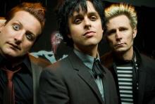 Green Day kommen mit neuer Scheibe auf Tour: Tré Cool, Billie Joe Armstrong und Mike Dirnt (v.l.n.r.) rocken am 5. Oktober in Köln. (Foto: Marina Chavez) Green Day kommen mit neuer Scheibe auf Tour: Tré Cool, Billie Joe Armstrong und Mike Dirnt (v.l.n.r.) rocken am 5. Oktober in Köln. (Foto: Marina Chavez)