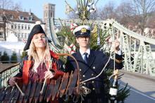 Matrosen und die, die es mal werden wollen, sind auf dem maritimen Weihnachtsmarkt am Rheinauhafen richtig. (Foto: Kerstin Bernards) Matrosen und die, die es mal werden wollen, sind auf dem maritimen Weihnachtsmarkt am Rheinauhafen richtig. (Foto: Kerstin Bernards)
