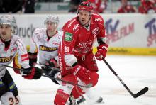 Kapitän John Tripp (hier im Spiel gegen die DEG) verlängerte seinen Vertrag bis 2014. (Foto: Helmut Löwe) Kapitän John Tripp (hier im Spiel gegen die DEG) verlängerte seinen Vertrag bis 2014. (Foto: Helmut Löwe)