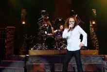 Ronnie James Dio, Sänger von Heaven & Hell: Zusammen mit Tony Iommi, Geezer Butler und Vinny Appice kommt er am 16. Juni nach Bonn Ronnie James Dio, Sänger von Heaven & Hell: Zusammen mit Tony Iommi, Geezer Butler und Vinny Appice kommt er am 16. Juni nach Bonn