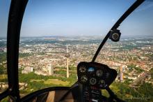 Die fliegende Aussichtsplattform: Blick aus dem Heli-Cockpit Foto: hubschrauberflug.de