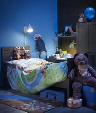 Einrichtungsbeispiel von Ikea mit Plüschtieren, Tier-Bettwäsche und Tierpfoten auf dem Teppich. (Foto: Ikea) Einrichtungsbeispiel von Ikea mit Plüschtieren, Tier-Bettwäsche und Tierpfoten auf dem Teppich. (Foto: Ikea)