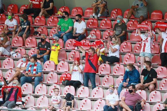 Mit Zuschauern gepsielt wurde bereits beim Testspiel gegen Bochum im Franz-Kremer-Stadion. Foto: imago images / Herbert Bucco Mit Zuschauern gepsielt wurde bereits beim Testspiel gegen Bochum im Franz-Kremer-Stadion. Foto: imago images / Herbert Bucco