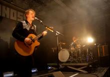 Der Bandname "Johnossi" setzt sich aus den Vornamen der Musiker zusammen: John Engelbert und Oskar "Ossi" Bonde. (Foto: R. Gasper) Der Bandname "Johnossi" setzt sich aus den Vornamen der Musiker zusammen: John Engelbert und Oskar "Ossi" Bonde. (Foto: R. Gasper)