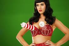 Katy Perry ist "vor nix fies": hier während des Videodrehs zu "California Gurls". (Foto: Ari Michaelson) Katy Perry ist "vor nix fies": hier während des Videodrehs zu "California Gurls". (Foto: Ari Michaelson)