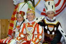 Das Kinderdreigestirn 2010 v.l.n.r.: "Jungfrau" Julia Schulz, "Prinz" Yannik Gran, "Bauer" Maik Weckwerth Das Kinderdreigestirn 2010 v.l.n.r.: "Jungfrau" Julia Schulz, "Prinz" Yannik Gran, "Bauer" Maik Weckwerth