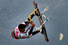 Kitesurfen können Kölner Studenten bei Sportfreizeiten unter anderem in Südfrankreich. (Foto: dapd)