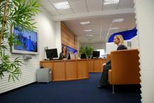 Mit Tonstudio-Technik besser hören: Die besondere Multi-Media-Lounge bei Hörgeräte Lorsbach in Köln-Braunsfeld macht es möglich (Foto: Sebastian Reichert) Mit Tonstudio-Technik besser hören: Die besondere Multi-Media-Lounge bei Hörgeräte Lorsbach in Köln-Braunsfeld macht es möglich (Foto: Sebastian Reichert)