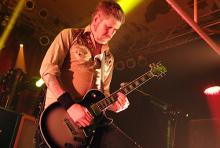 Bill Kelliher: rasender Wechsel zwischen auffälligen Gitarrenläufen, verzerrten Riffs und komplexen Soli. (Foto: Helmut Löwe) Bill Kelliher: rasender Wechsel zwischen auffälligen Gitarrenläufen, verzerrten Riffs und komplexen Soli. (Foto: Helmut Löwe)