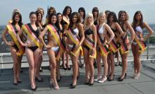 Die Teilnehmerinnen der Miss Deutschland 2010 posieren auf dem Dach des Hansa-Hochhauses (Bild: Christian Rentrop) Die Teilnehmerinnen der Miss Deutschland 2010 posieren auf dem Dach des Hansa-Hochhauses (Bild: Christian Rentrop)