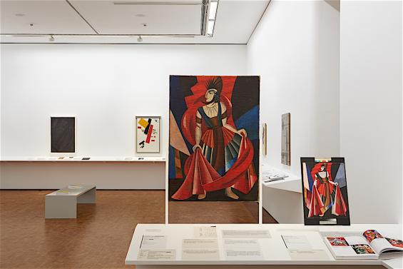 Installationsansicht Russische Avantgarde im Museum Ludwig – Original und Fälschung. Fragen, Untersuchungen, Erklärungen, Museum Ludwig, Köln 2020 Foto: Rheinisches Bildarchiv, Köln/ Chrysant Scheewe Installationsansicht Russische Avantgarde im Museum Ludwig – Original und Fälschung. Fragen, Untersuchungen, Erklärungen, Museum Ludwig, Köln 2020 Foto: Rheinisches Bildarchiv, Köln/ Chrysant Scheewe