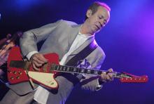 Phil Manzanera: der Gitarrist ist seit der Debütscheibe mit von der Roxy-Music-Partie. (Foto: Helmut Löwe) Phil Manzanera: der Gitarrist ist seit der Debütscheibe mit von der Roxy-Music-Partie. (Foto: Helmut Löwe)