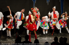 Das Immi-Ensemble singt ins Griechische, Türkische und Englische übersetzte Kölsch-Hits. (Foto: Vincent Schmidt) Das Immi-Ensemble singt ins Griechische, Türkische und Englische übersetzte Kölsch-Hits. (Foto: Vincent Schmidt)