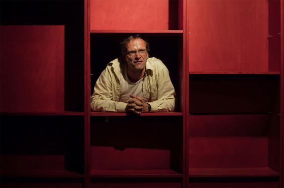 Mit "Unterwerfung" nach Michel Houellebecqs Skandalroman eröffnete das Theater der Keller die aktuelle Kölner Theatersaison. Ausschnitte daraus mit Marc Fischer (Foto) stellt es bei der Theaternacht vor. © MeyerOriginals /TdK Mit "Unterwerfung" nach Michel Houellebecqs Skandalroman eröffnete das Theater der Keller die aktuelle Kölner Theatersaison. Ausschnitte daraus mit Marc Fischer (Foto) stellt es bei der Theaternacht vor. © MeyerOriginals /TdK