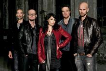 Within Temptation: können nicht nur laut, sondern auch leise im Akustikset. (Foto: Lars Griemelijkhuijsen) Within Temptation: können nicht nur laut, sondern auch leise im Akustikset. (Foto: Lars Griemelijkhuijsen)