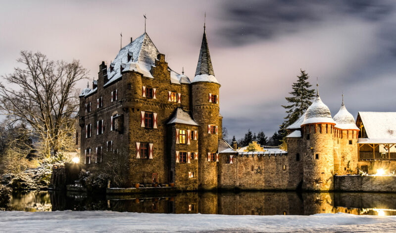 Burg Satzvey im Schnee