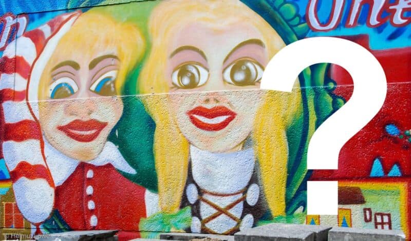 Graffiti von Hänneschen und Bärbelchen an einer Mauer in Köln.