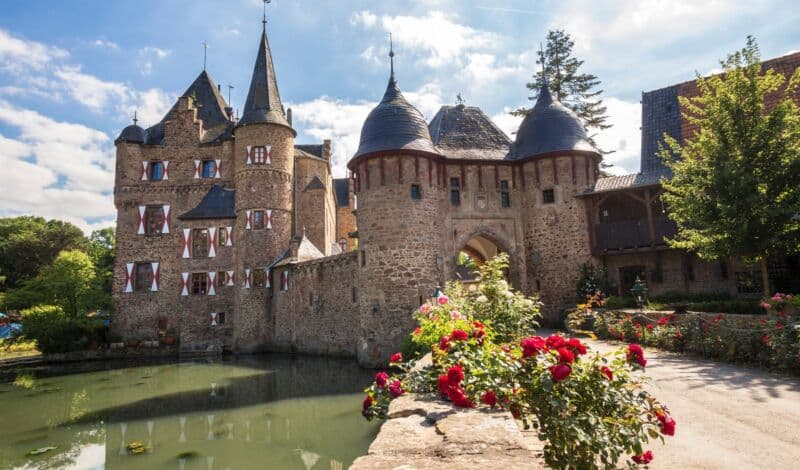 Burg Satzvey im Frühling