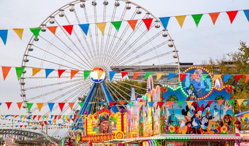 Riesenrad auf der Kirmes an der Deutzer Werft in Köln