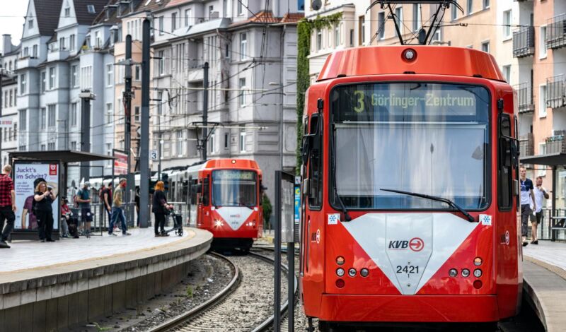 Stadtbahn der KVB an der Haltestelle