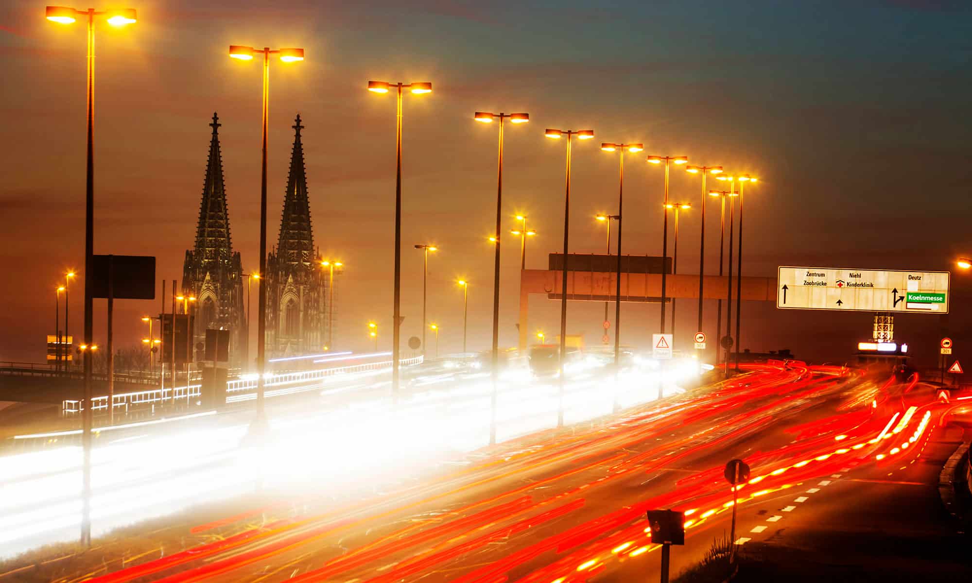 Verkehr auf der Zoobrücke