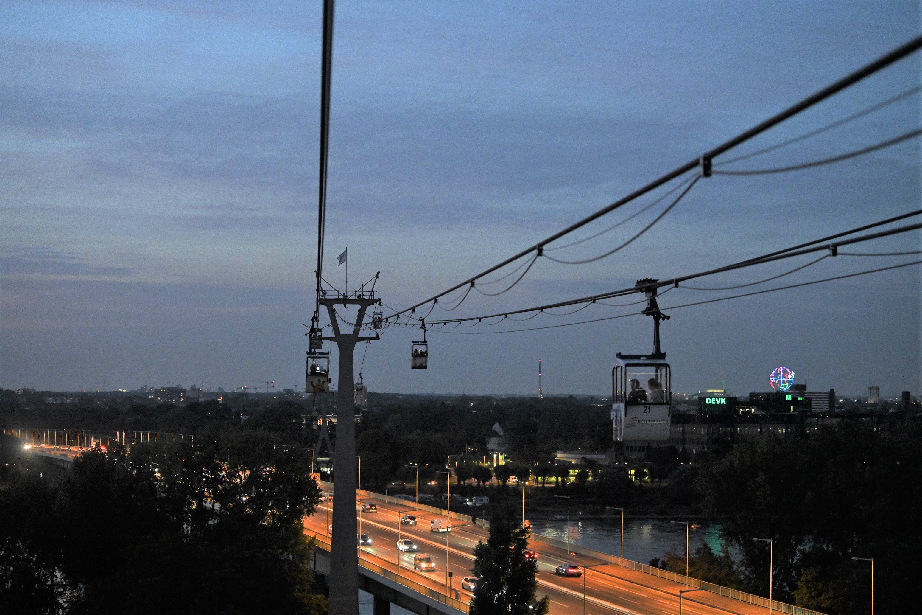 Nachtfahrt mit der Kölner Seilbahn