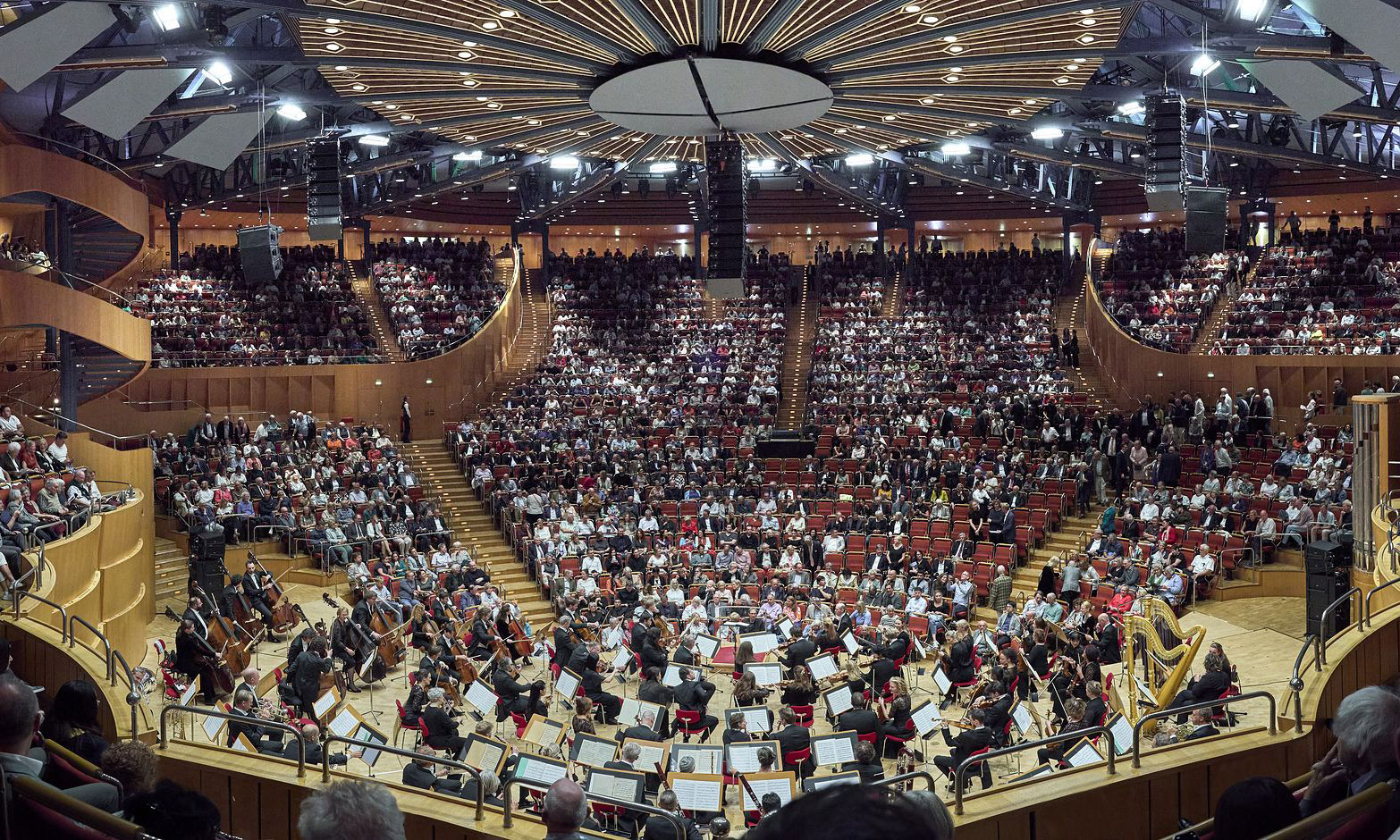 Blick in den voll besetzten Saal der Kölner Philharmonie